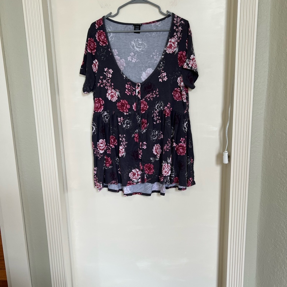 Grey floral babydoll stretch tee